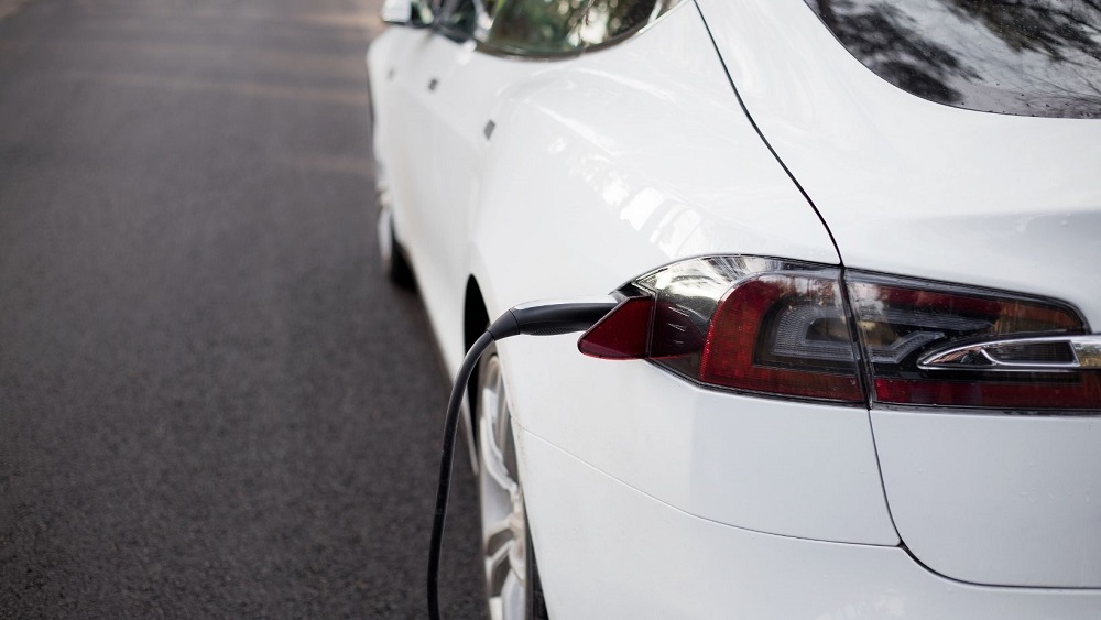 Can I Charge My Electric Car In The Rain? (Is It Safe) EVAmerica