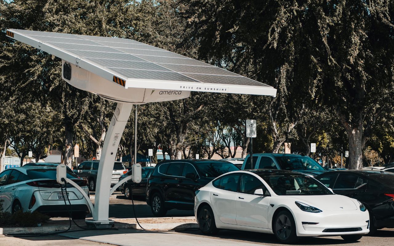 Can I Charge My Electric Car With Solar Panels? EVAmerica